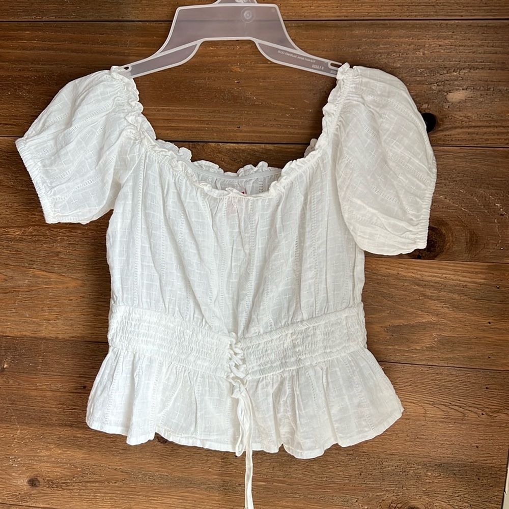 Guess, off white, pheasant off the shoulder top